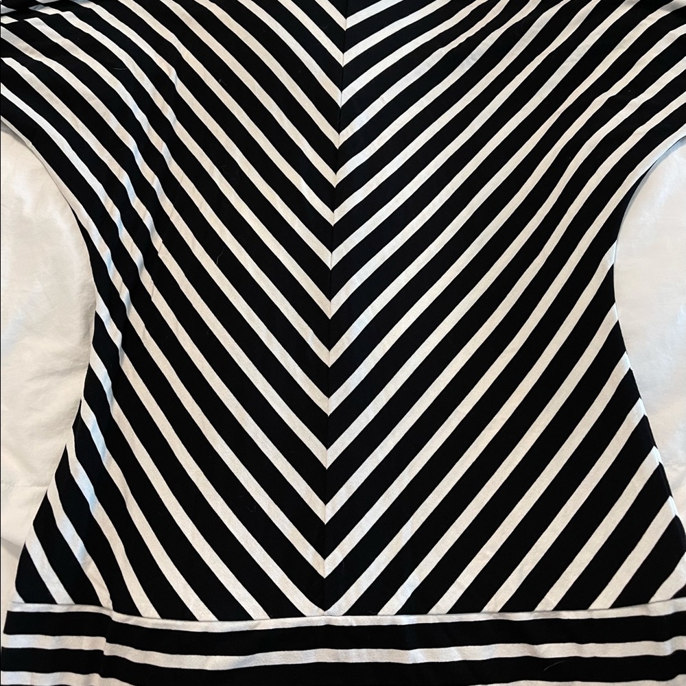 White House Black Market - black and white - Picture 5 of 5